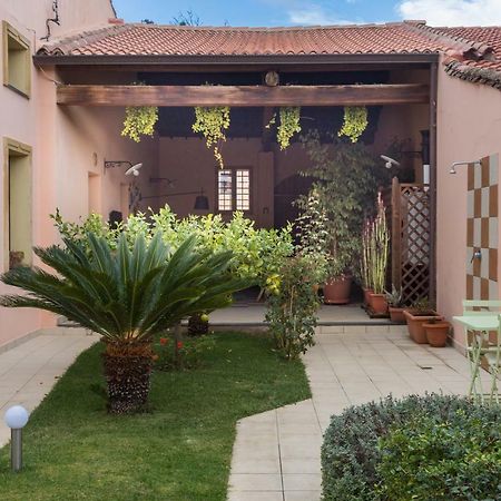 Vila Casa Di Giulietta Càbras Exteriér fotografie
