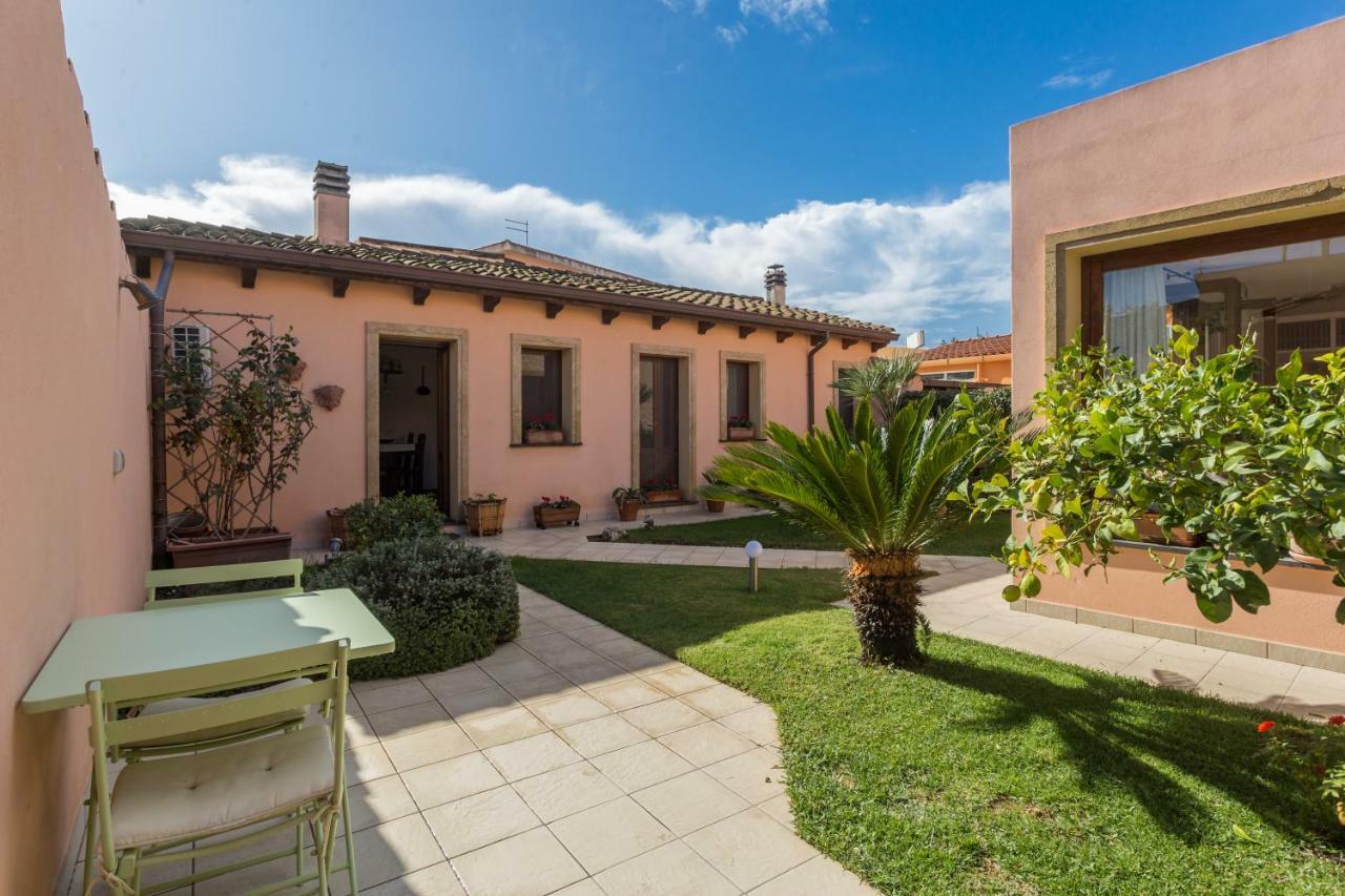 Vila Casa Di Giulietta Càbras Exteriér fotografie