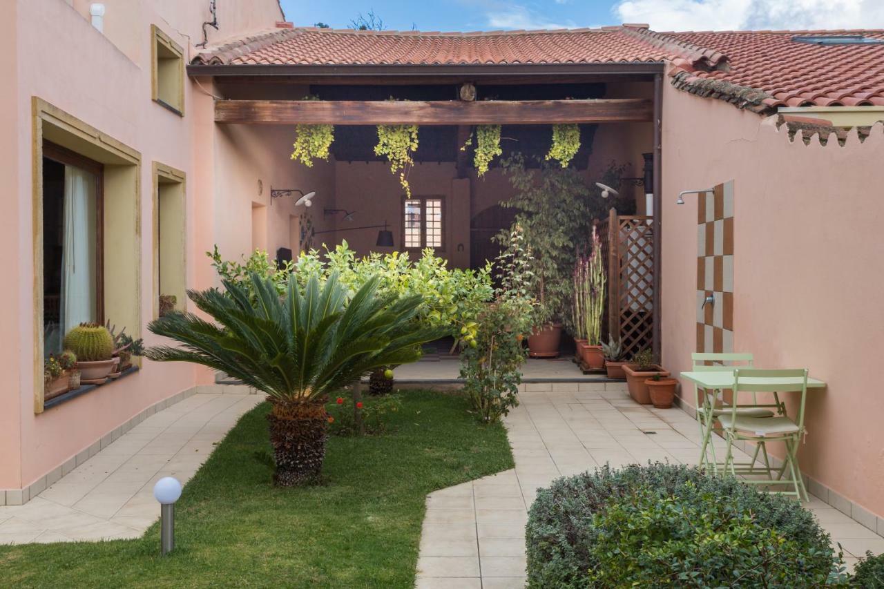Vila Casa Di Giulietta Càbras Exteriér fotografie