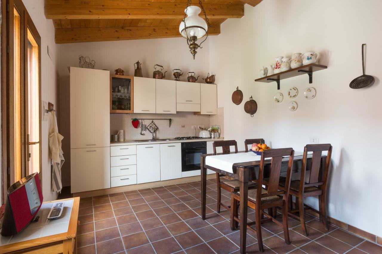 Vila Casa Di Giulietta Càbras Exteriér fotografie